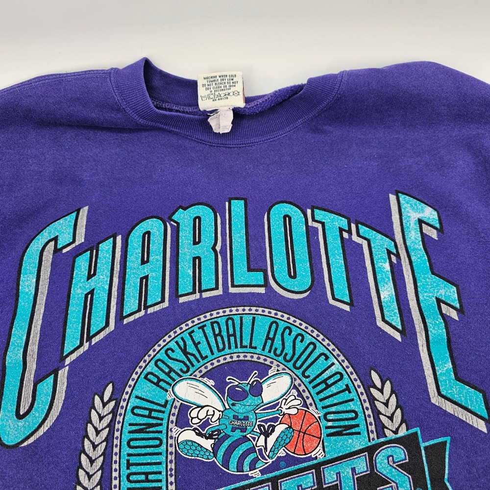 Nutmeg Charlotte Hornets Sweatshirt Mens Large Purple Vintage 90s NBA Crewneck - Picture 9 of 10
